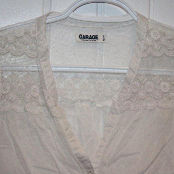 3/$20 🏷 Garage White Blouse Tank Size XS Lace Accent - Picture 3 of 5